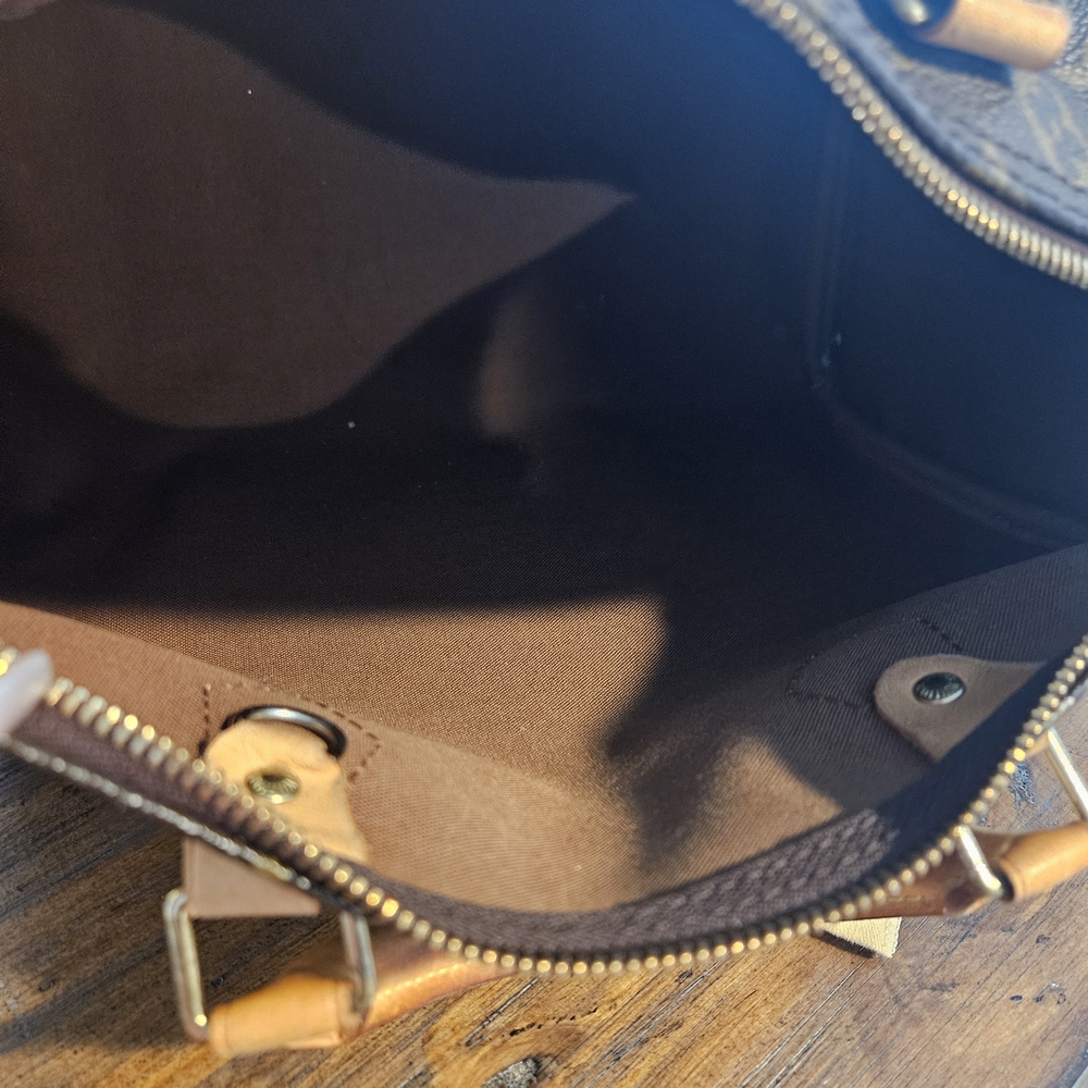 Louis Vuitton Speedy Monogram Canvas Handbag - Picture 8 of 9